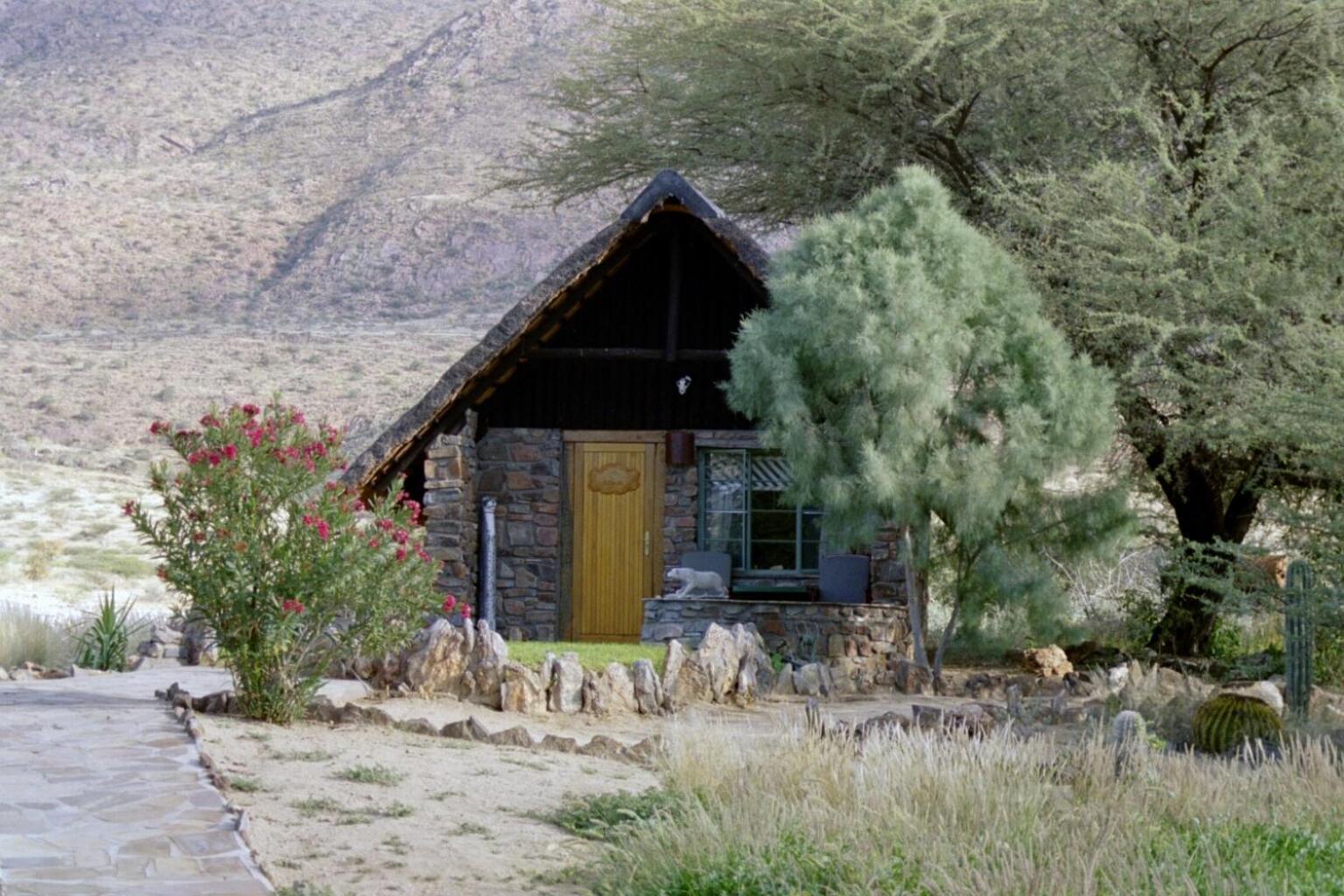 Etusis Lodge Usakos Экстерьер фото