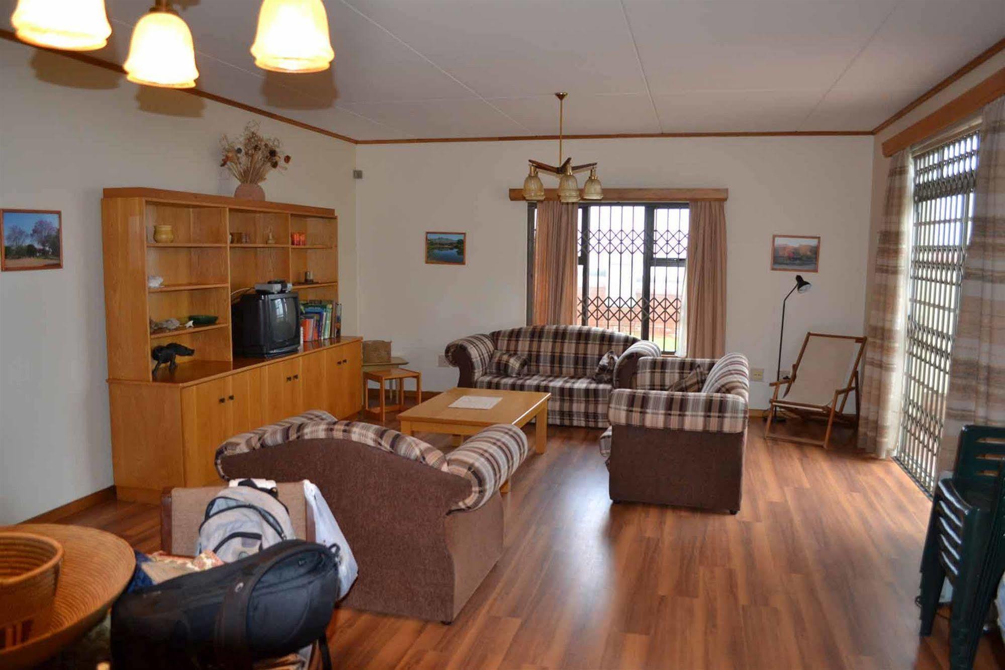Etusis Lodge Usakos Экстерьер фото